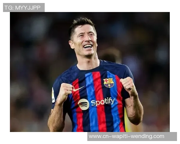 每体:莱万首选持续留在巴萨,若不续约或许考虑退役